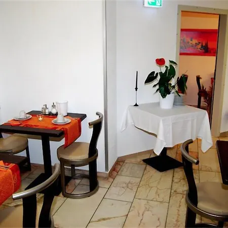 Rheinischer Hof Szálloda 3*