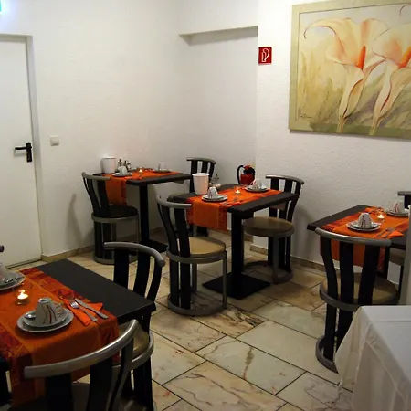 Rheinischer Hof Szálloda 3*